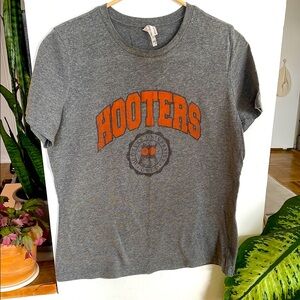 Hooters Gray and Orange T-Shirt